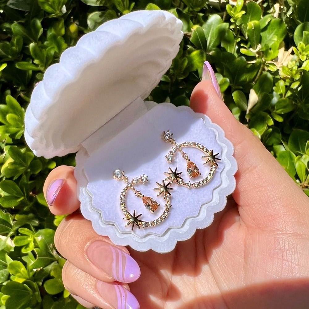 NEW 14k Gold Plated Dreamy Diamond Moon Earrings in Venus Velvet Shell